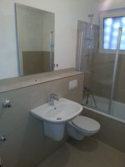 Saniertes modernes Tageslicht Bad